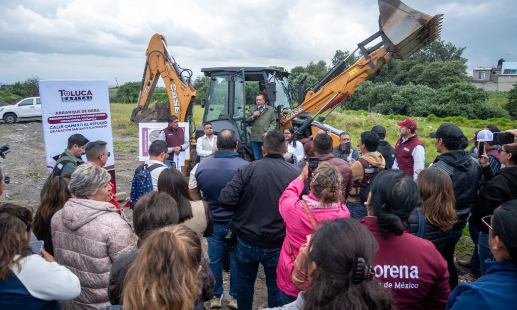 Tras once años, inicia pavimentación en El Refugio, Toluca