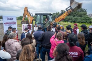 Tras once años, inicia pavimentación en El Refugio, Toluca