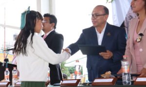 Vilchis Viveros promete más infraestructura educativa para niños
