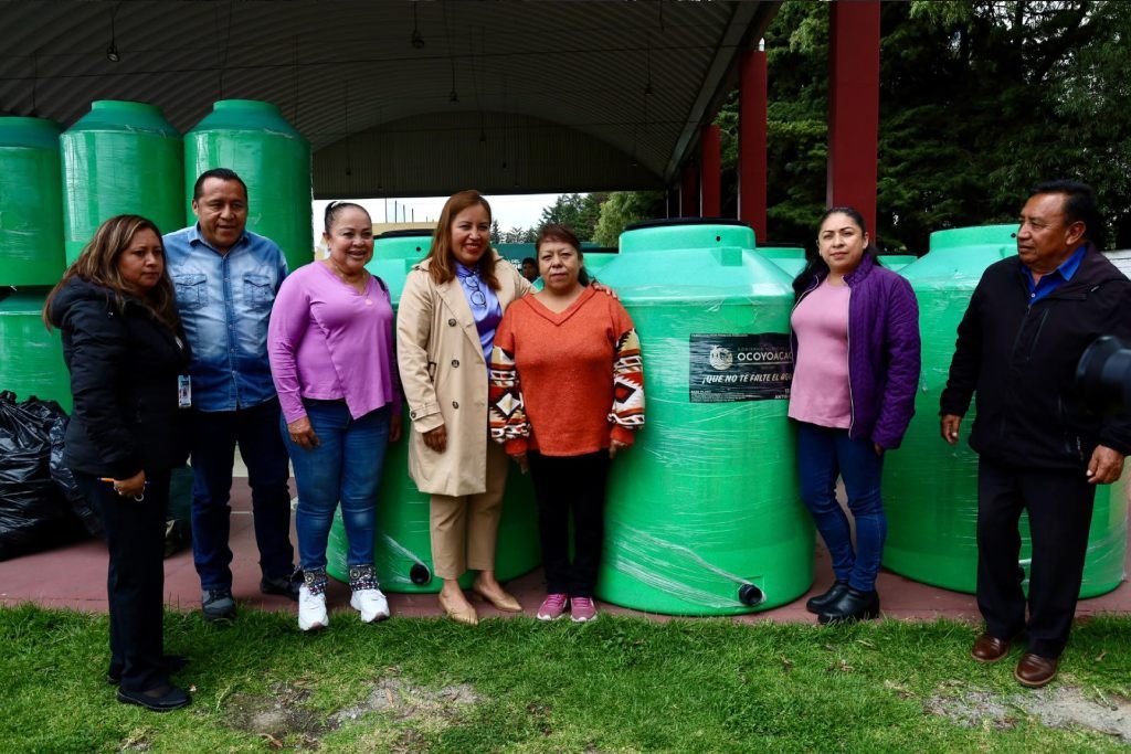 Entrega de tinacos gratuitos