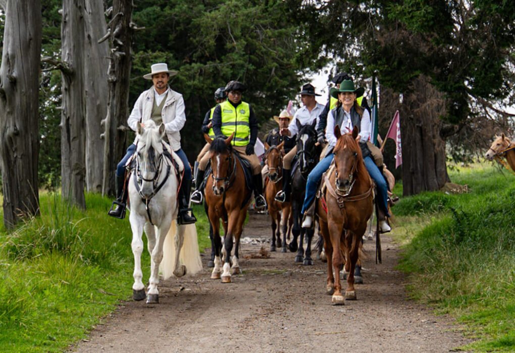 Cabalgata con Causa reúne a 300 jinetes en Toluca