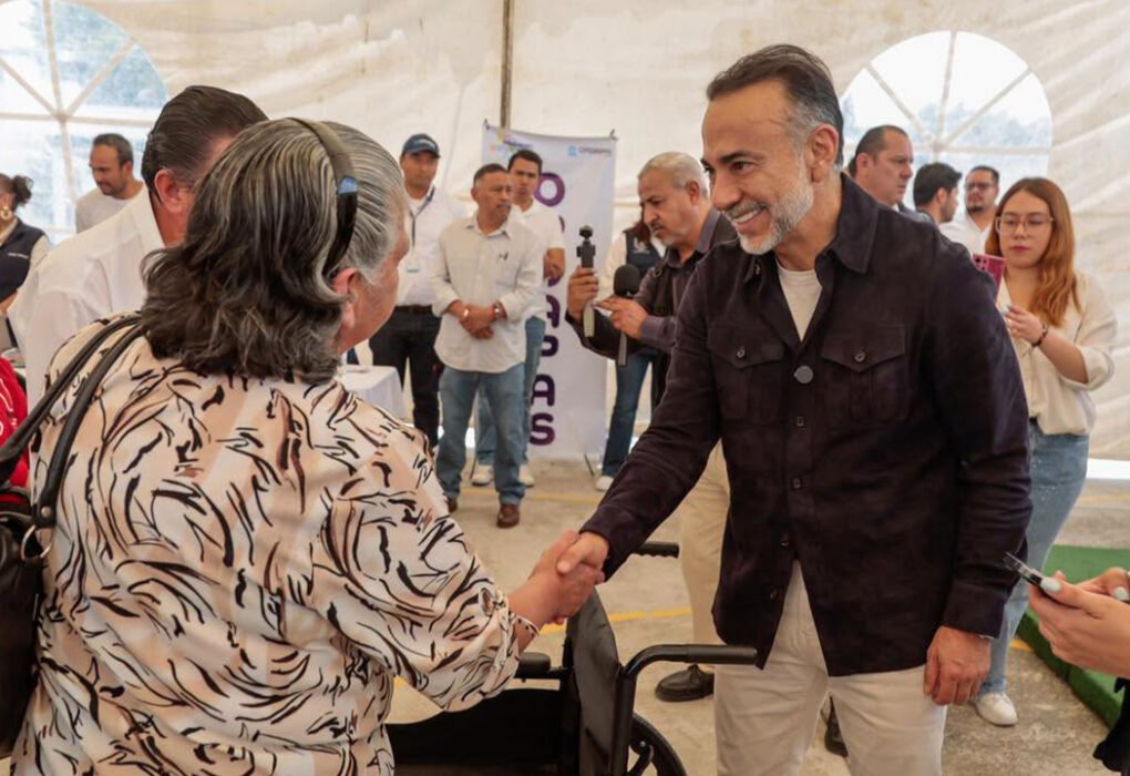 Fernando Flores acerca gobierno a vecinos de San Jorge Pueblo