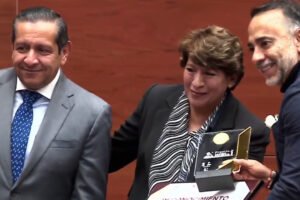 Fernando Flores recibe galardones en Premio IAPEM