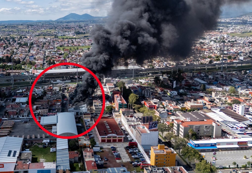 Incendio en bodega moviliza cuerpos de auxilio de Toluca