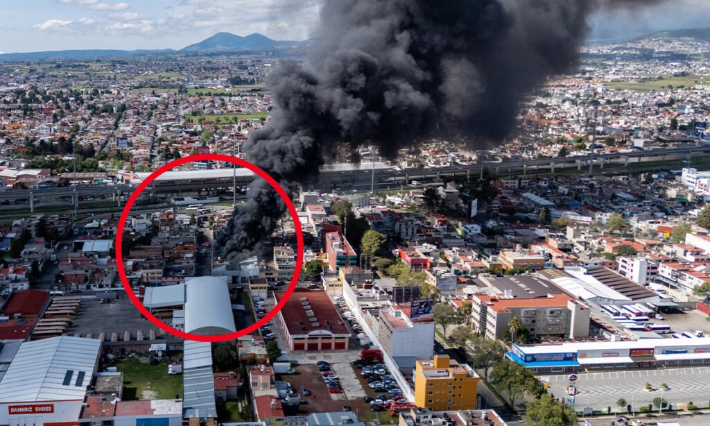Incendio en bodega moviliza cuerpos de auxilio de Toluca