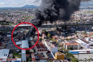 Incendio en bodega moviliza cuerpos de auxilio de Toluca