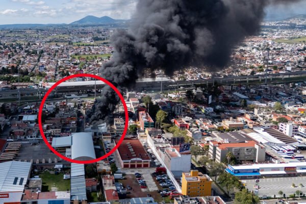 Incendio en bodega moviliza cuerpos de auxilio de Toluca