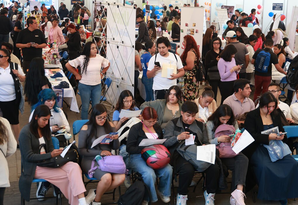 Más de mil vacantes en la Feria del Empleo de Huixquilucan