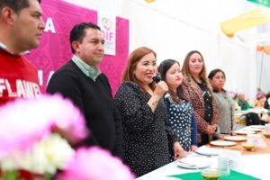 Nancy Valdez celebra a más de mil adultos mayores en Ocoyoacac