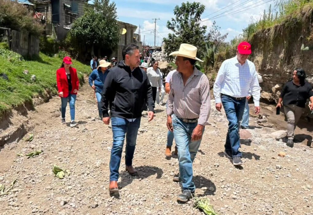 Omar Sánchez anuncia puente peatonal en Calimaya
