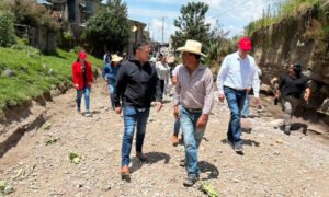 Omar Sánchez anuncia puente peatonal en Calimaya