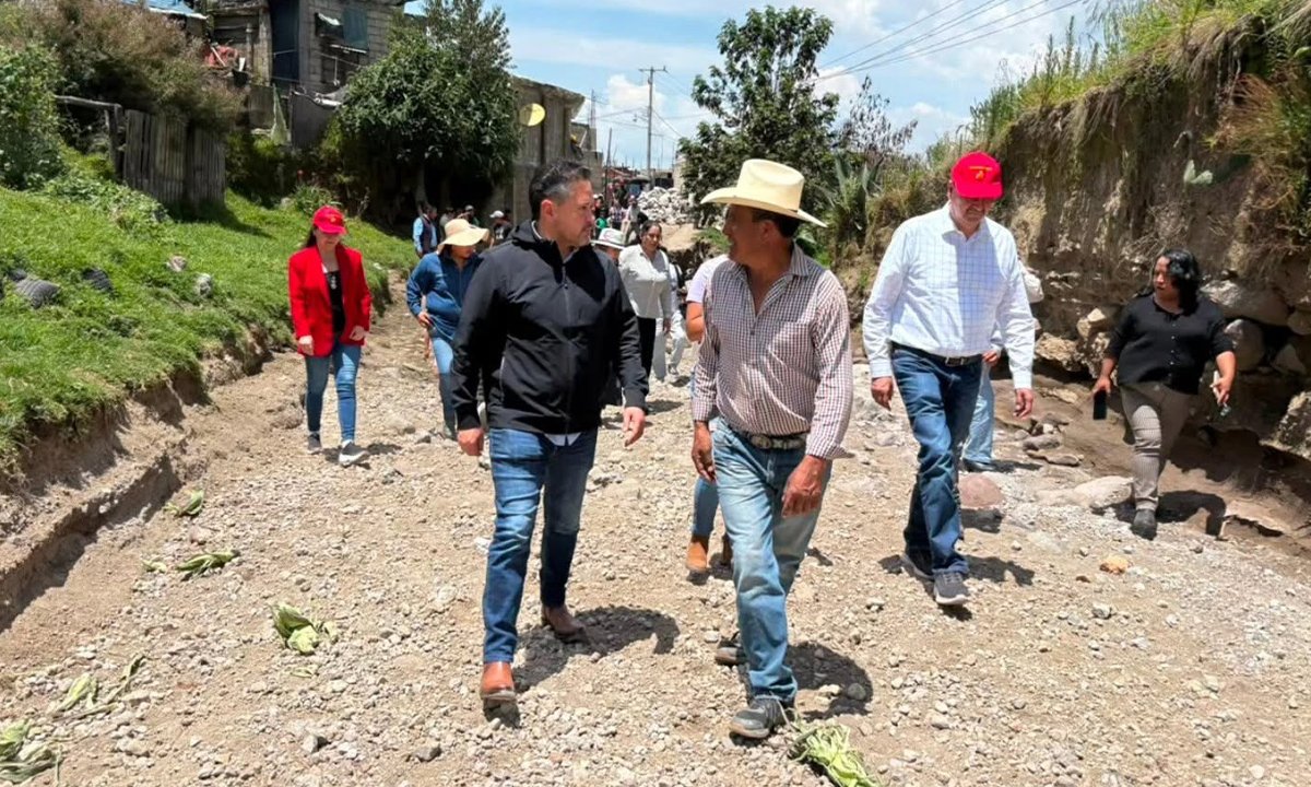 Omar Sánchez anuncia puente peatonal en Calimaya
