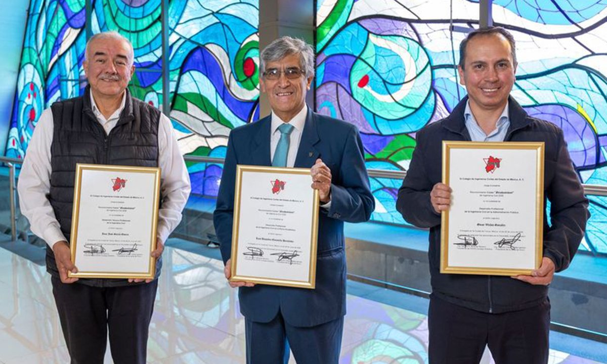 Reconocimiento Nezahualcóyotl a egresados de UAEMéx