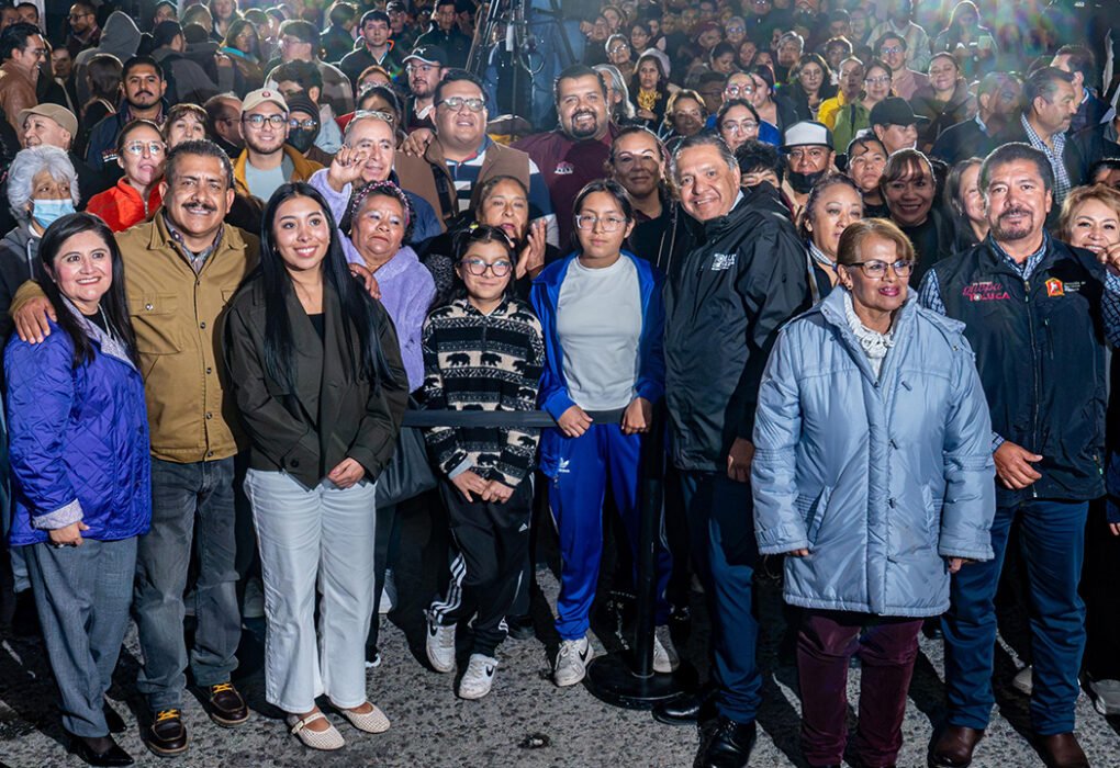 Ricardo Moreno enciende 70 luminarias en Nueva Oxtotitlán