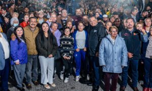 Ricardo Moreno enciende 70 luminarias en Nueva Oxtotitlán