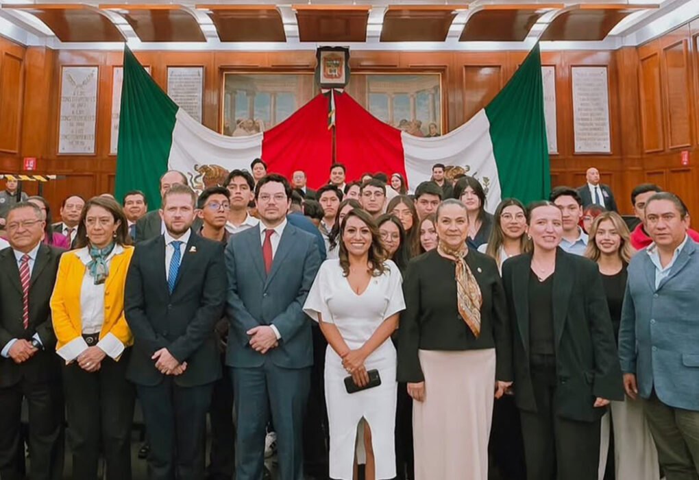 Ruth Salinas promete llevar inquietudes de la UAEMéx al Legislativo