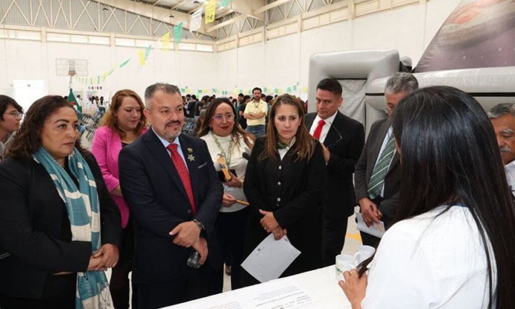 UAEMéx lleva feria científica a comunidades universitarias