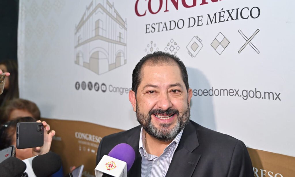Morena defiende derechos laborales en cierre del Infoem: Paco Vázquez