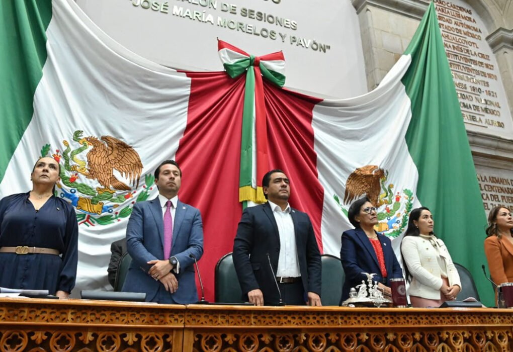 Congreso mexiquense rinde homenaje a fallecidos y plantea demandas