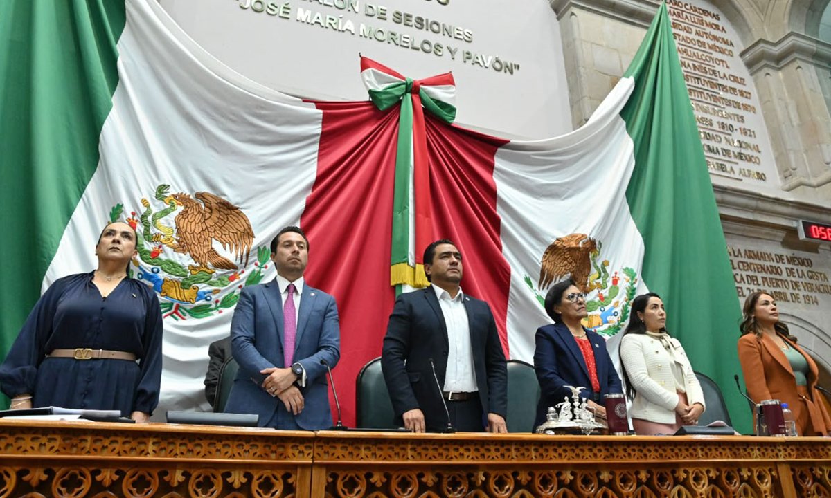 Congreso mexiquense rinde homenaje a fallecidos y plantea demandas