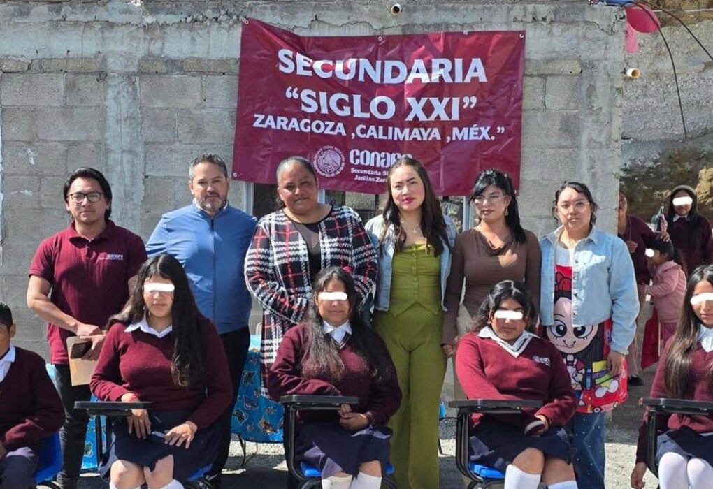 Entregan 50 pupitres a secundaria de Las Jarillas en Calimaya