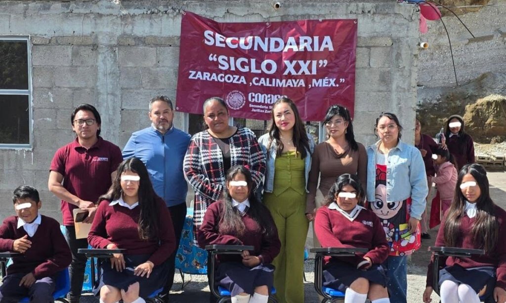Entregan 50 pupitres a secundaria de Las Jarillas en Calimaya