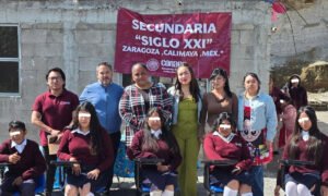 Entregan 50 pupitres a secundaria de Las Jarillas en Calimaya