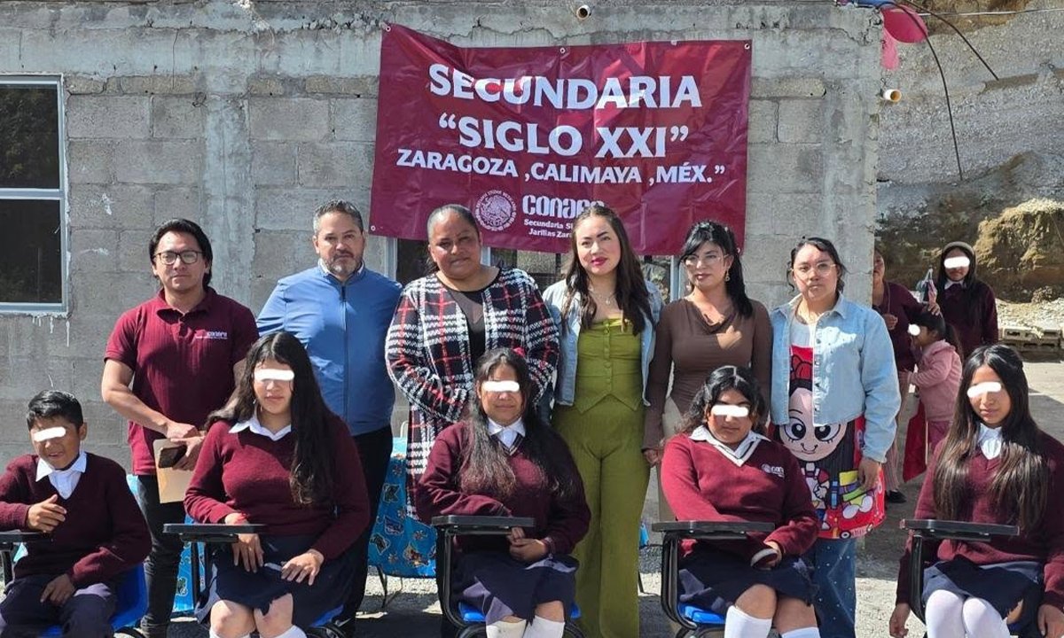 Entregan 50 pupitres a secundaria de Las Jarillas en Calimaya
