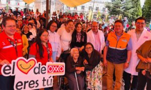 Entregan apoyos para cirugías de cataratas en Lerma