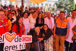 Entregan apoyos para cirugías de cataratas en Lerma