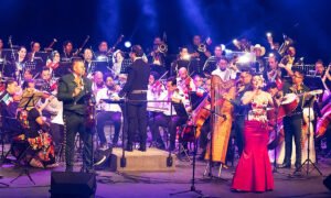 OFiT presenta homenaje a Juan Gabriel ante teatro lleno
