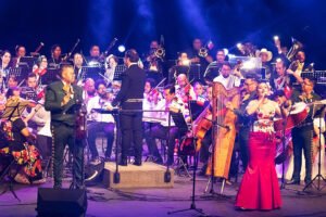 OFiT presenta homenaje a Juan Gabriel ante teatro lleno