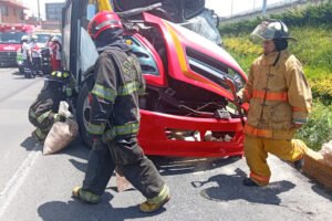 Toluca atiende accidente de autobús en Las Torres