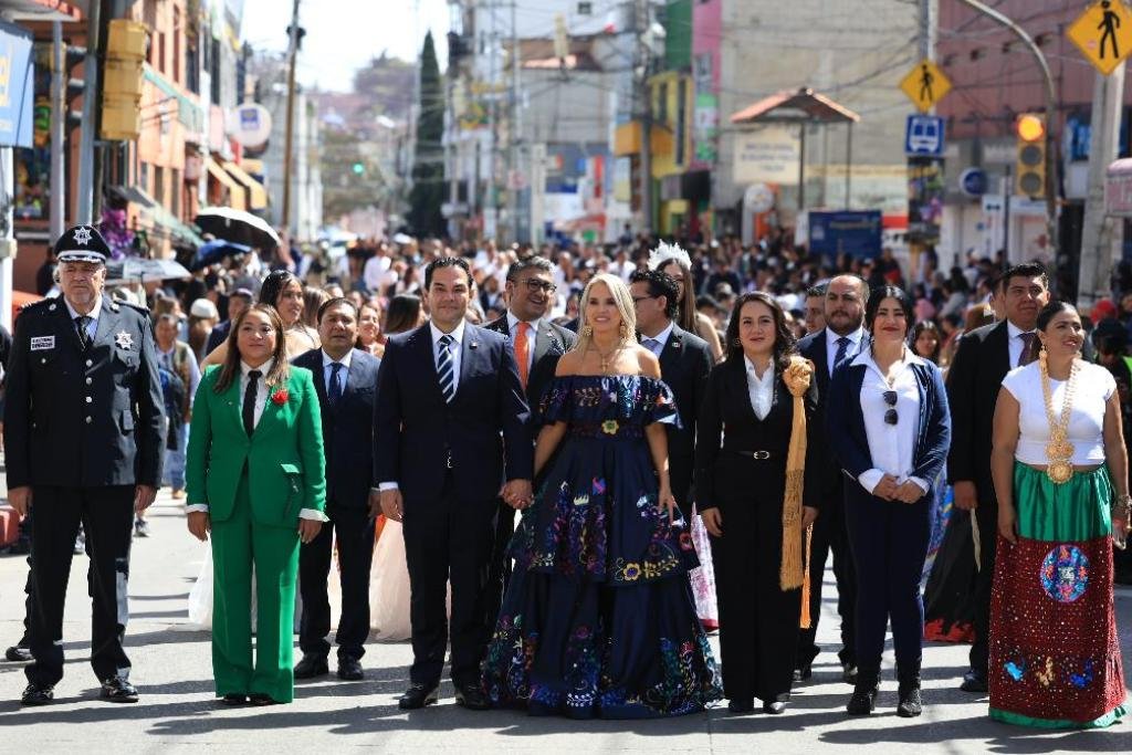 desfile en Huixquilucan