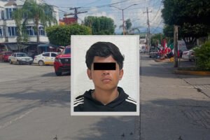 Terror en carretera: joven lanza ponchallantas contra patrullas.