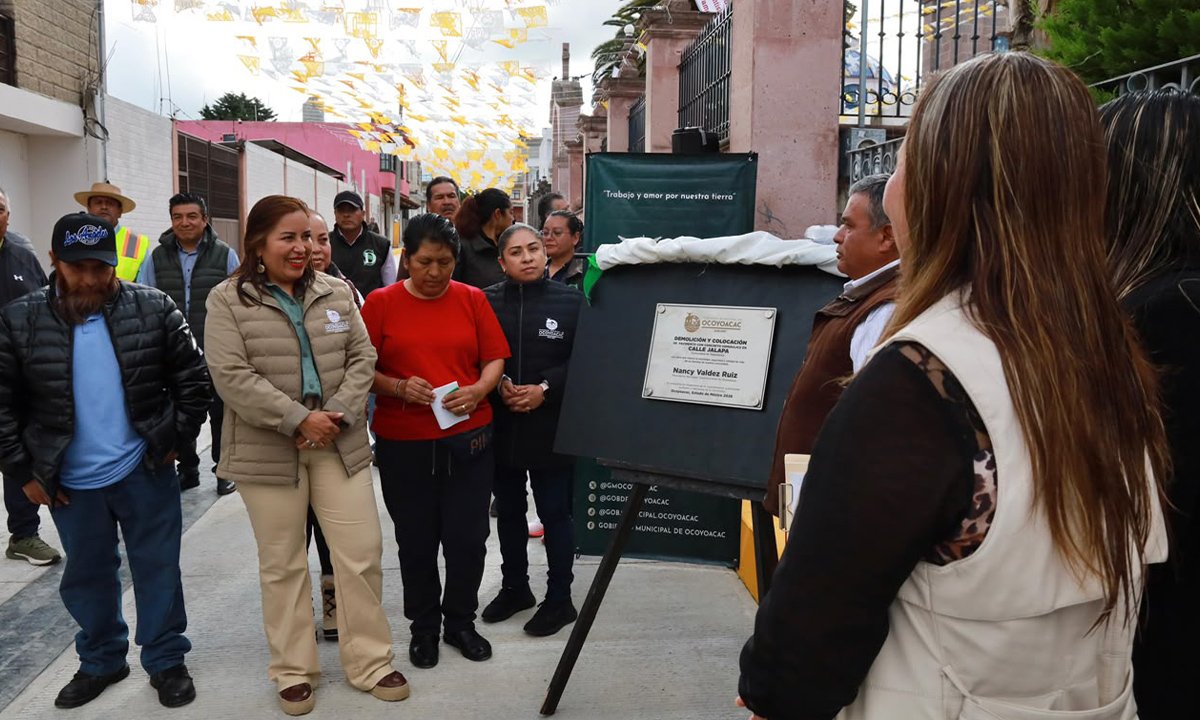 Nancy Valdez entrega puente y calle en dos comunidades de Ocoyoacac