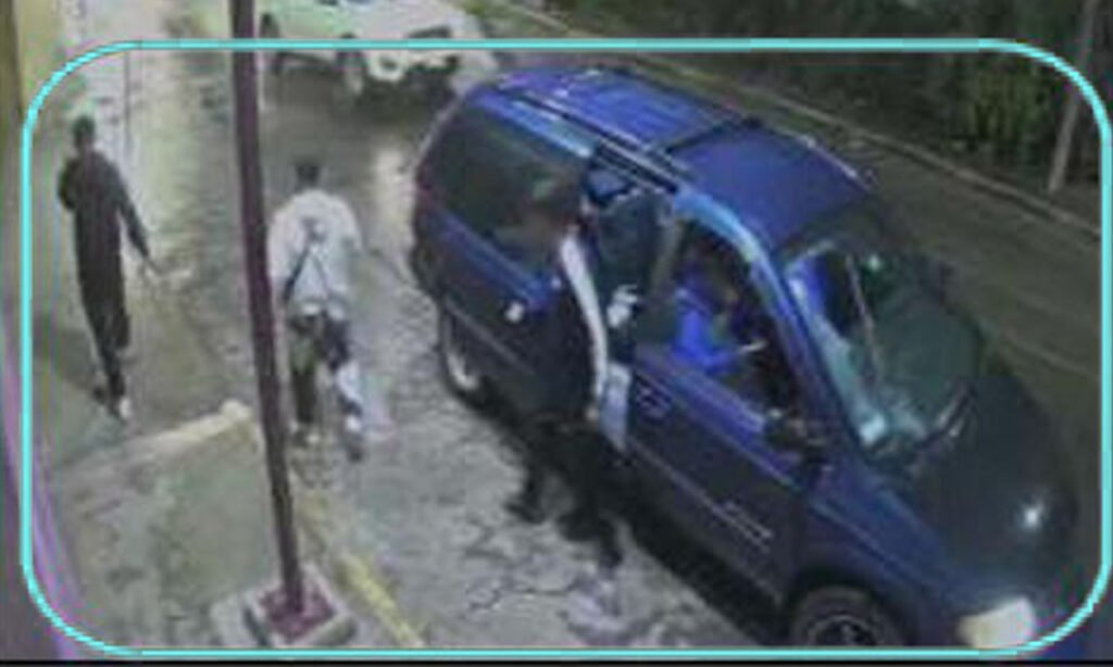 Cae camioneta robada con violencia en La Paz; detienen a dos, uno menor de edad