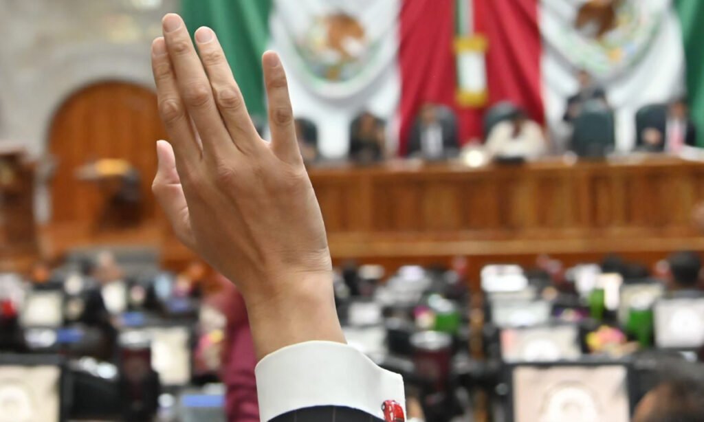 Congreso mexiquense avala prohibir la doble nacionalidad a candidatos