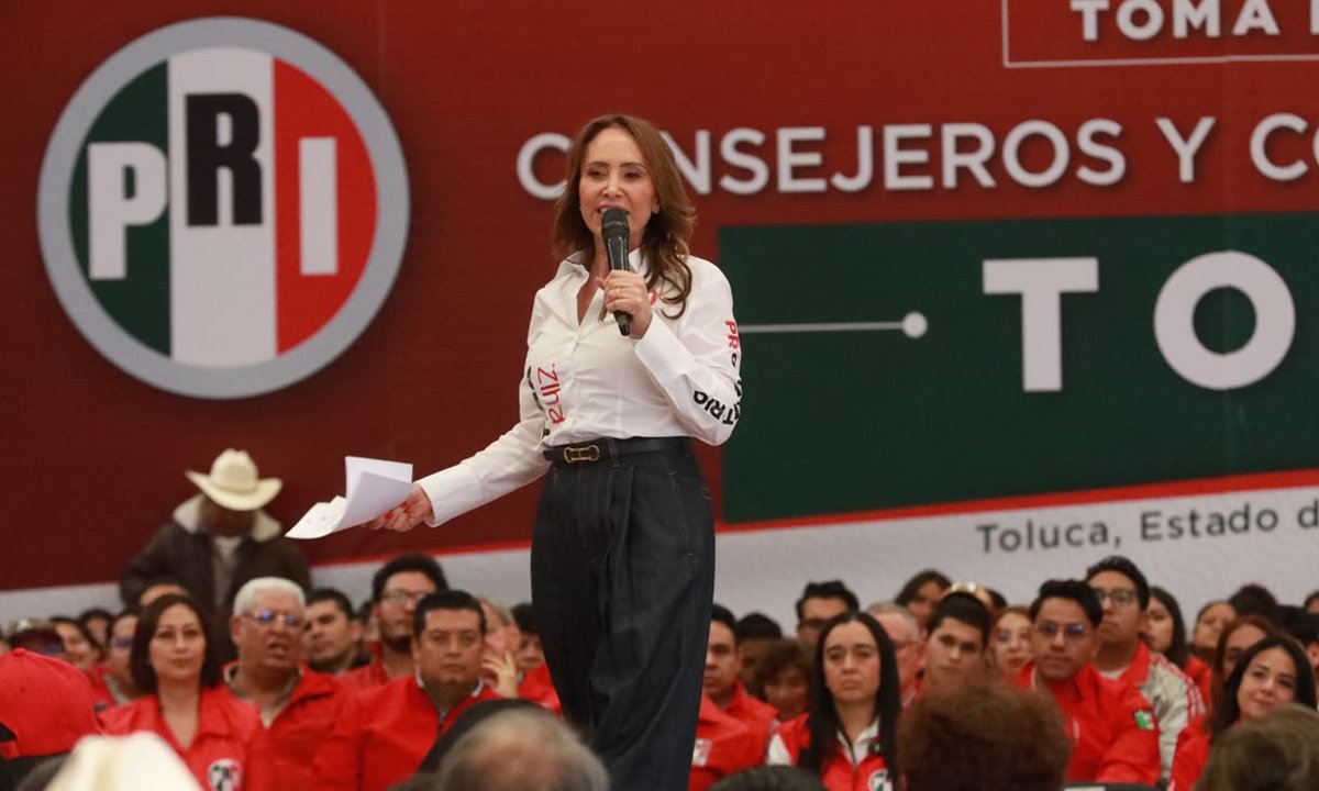 Cristina Ruiz toma protesta a estructura del PRI en Toluca