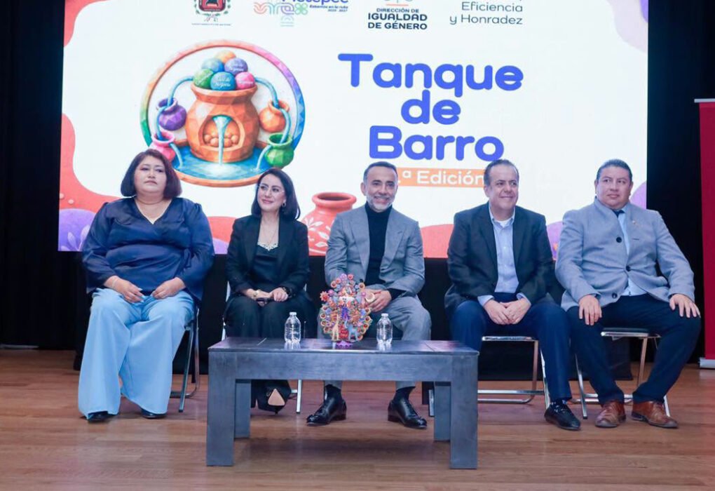 Fernando Flores reconoce a emprendedores de Metepec