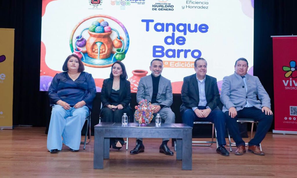 Fernando Flores reconoce a emprendedores de Metepec