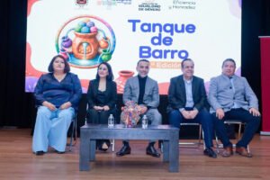 Fernando Flores reconoce a emprendedores de Metepec