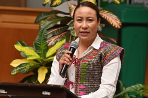 Leticia Mejía lleva al Congreso mexiquense poesía bilingüe otomí