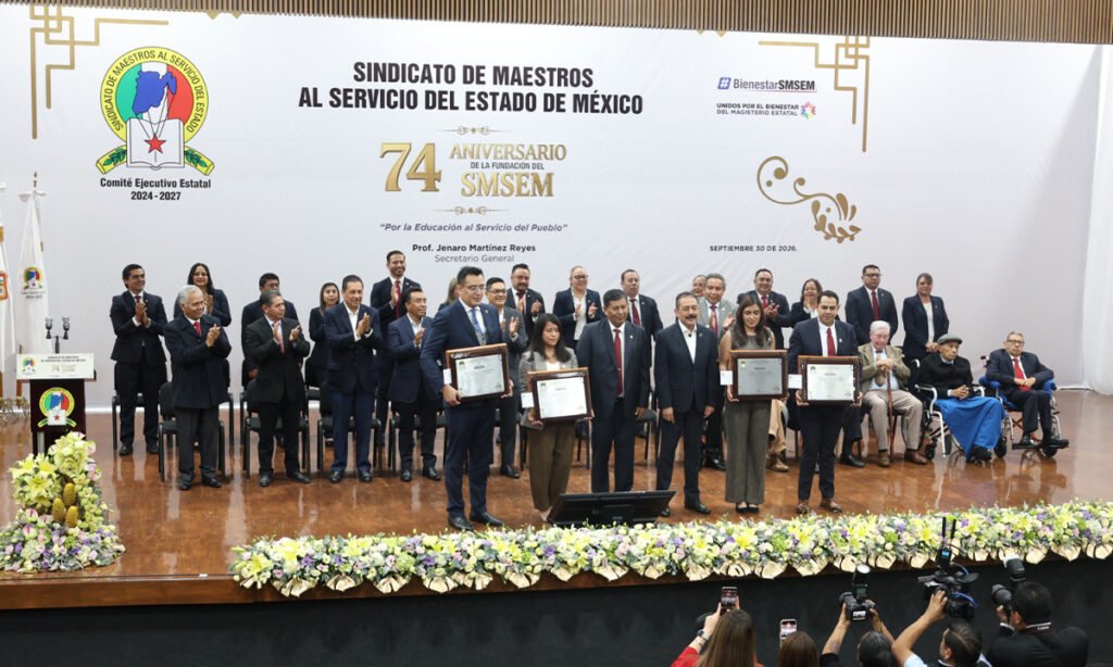SMSEM cumple 74 años con ceremonia en Toluca