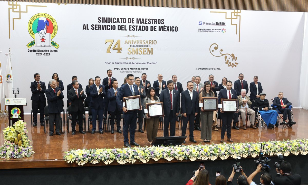 SMSEM cumple 74 años con ceremonia en Toluca