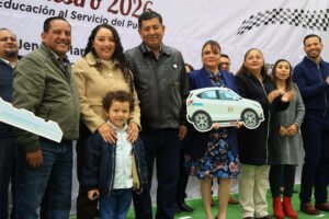 SMSEM entrega 126 automóviles a docentes ganadores de sorteos
