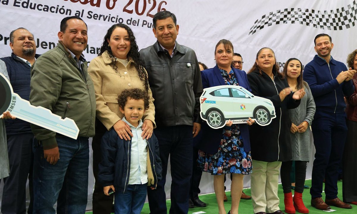 SMSEM entrega 126 automóviles a docentes ganadores de sorteos