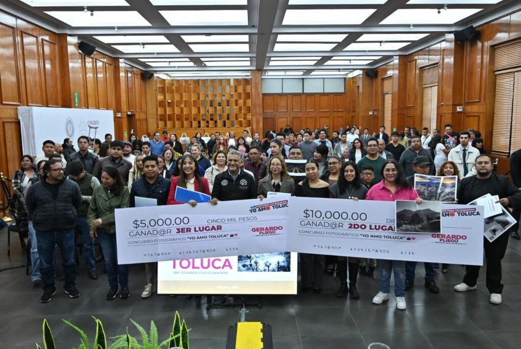 premian a ganadores del