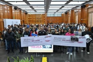 premian a ganadores del
