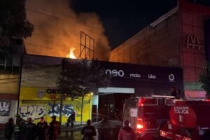 incendia negocio de motos